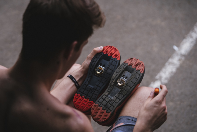 bontrager_rally_shoe_26_lifestyle.jpg
